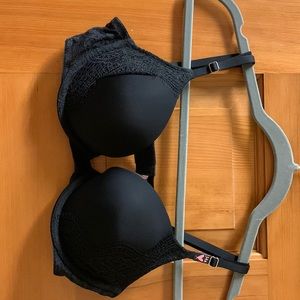 Victoria’s Secret black 34B bra with tag